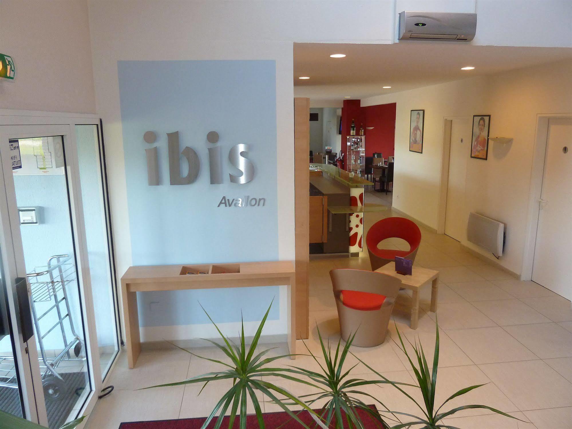Ibis Avallon Magny  Exteriér fotografie